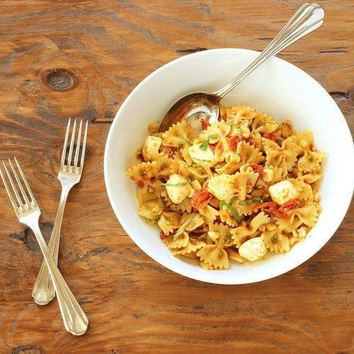 Roasted Tomato Caprese Pasta Salad